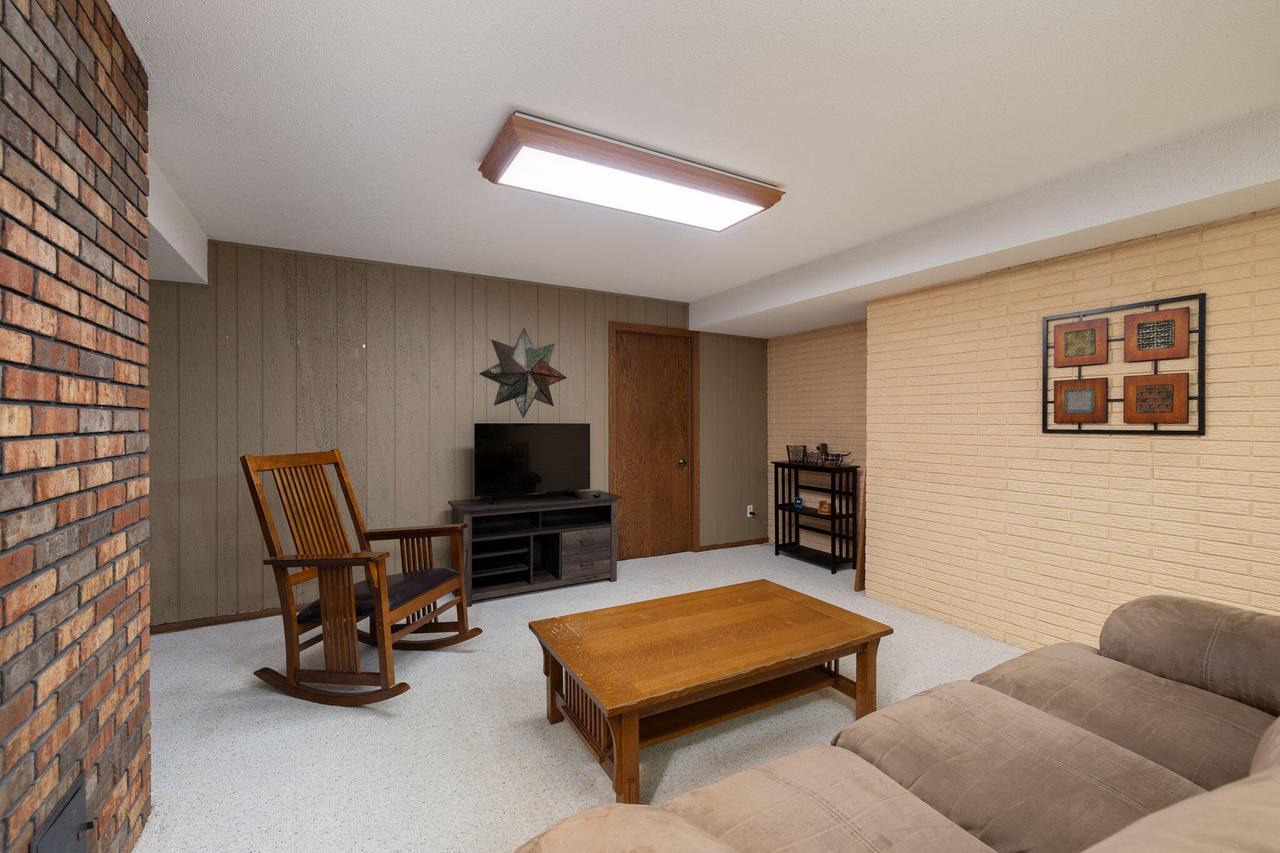 N1394 Red Oaks DRIVE