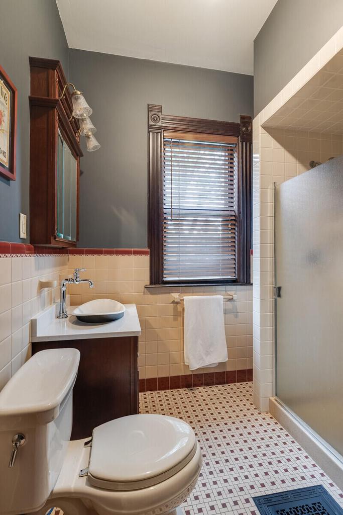 221 10th STREET SOUTH South