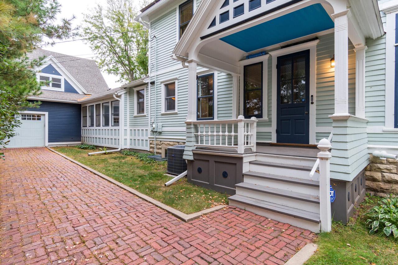 221 10th STREET SOUTH South