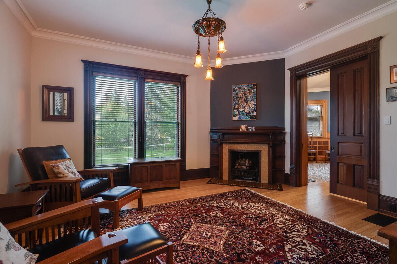 221 10th STREET SOUTH South