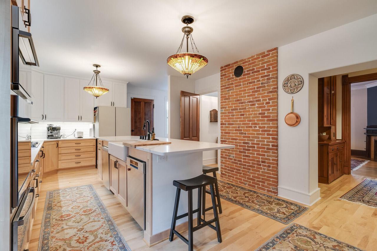 221 10th STREET SOUTH South