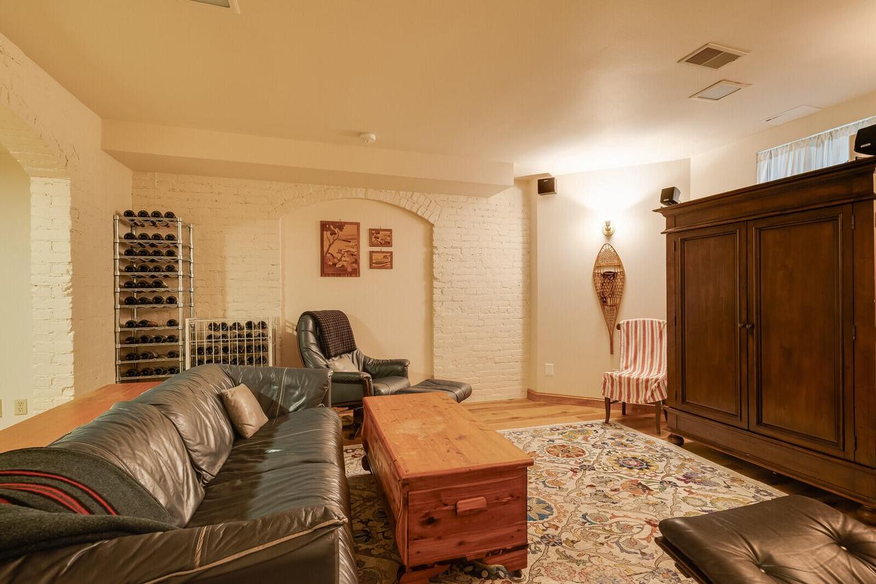 221 10th STREET SOUTH South