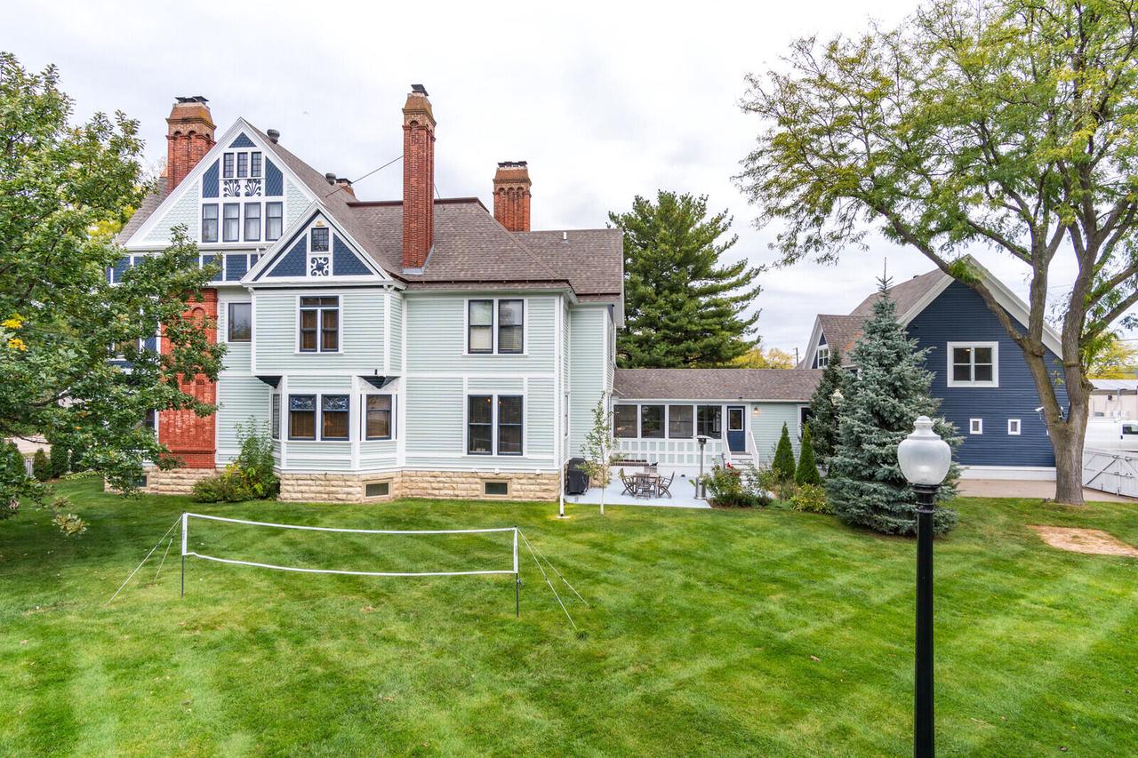 221 10th STREET SOUTH South