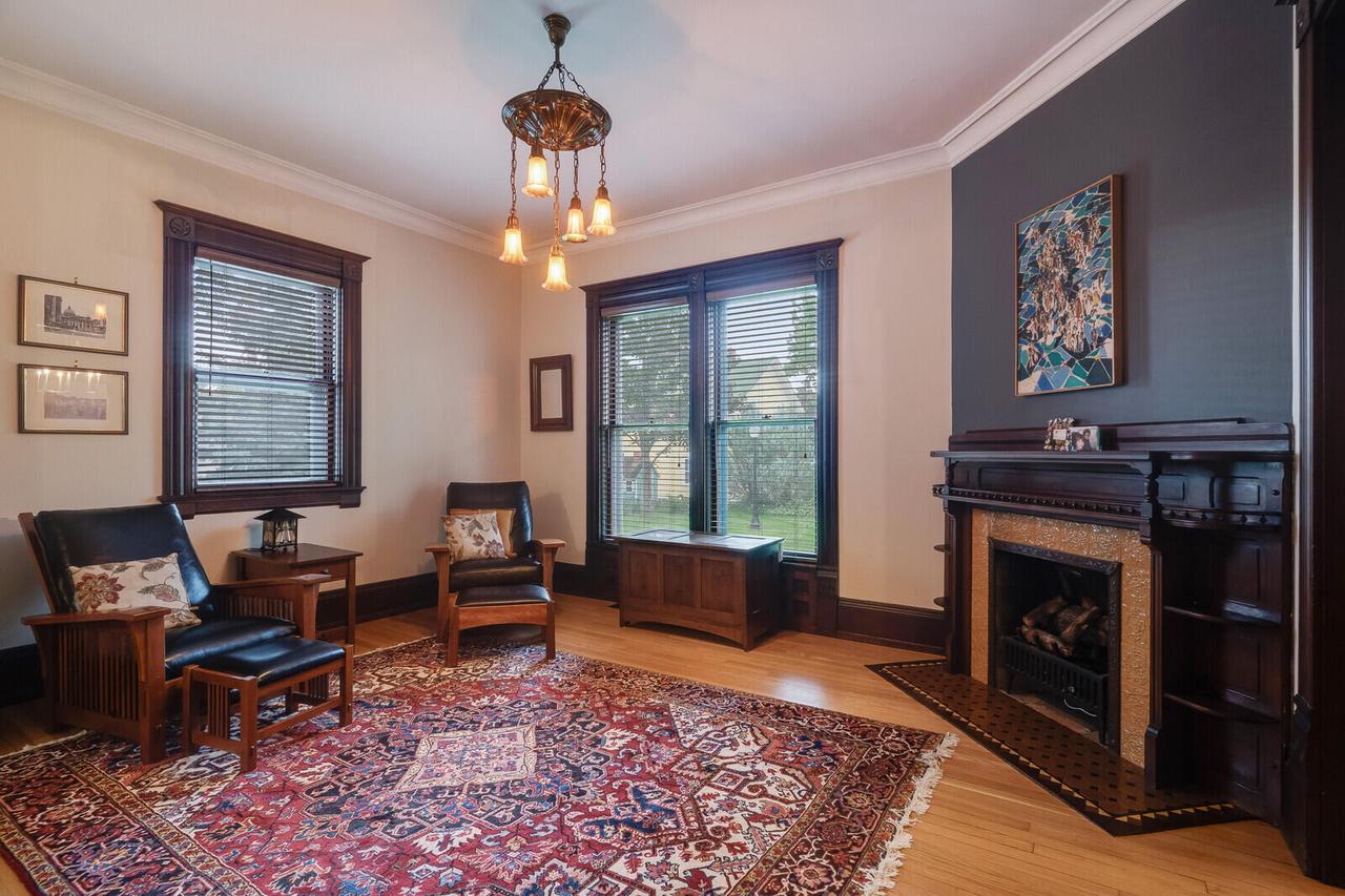 221 10th STREET SOUTH South