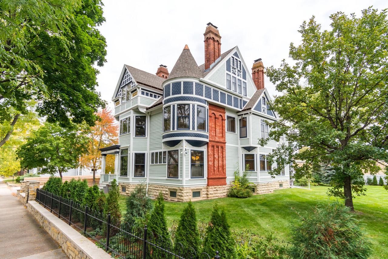 221 10th STREET SOUTH South