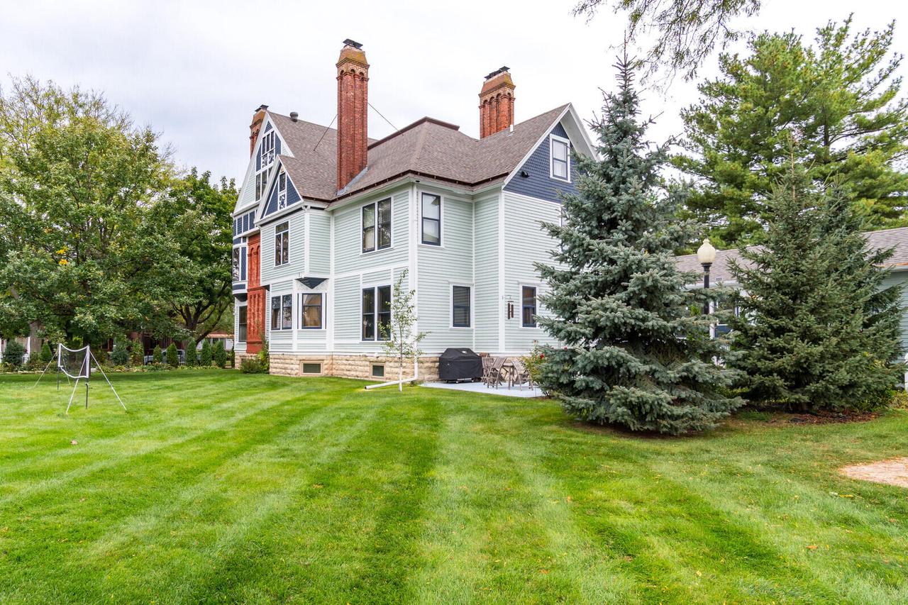 221 10th STREET SOUTH South