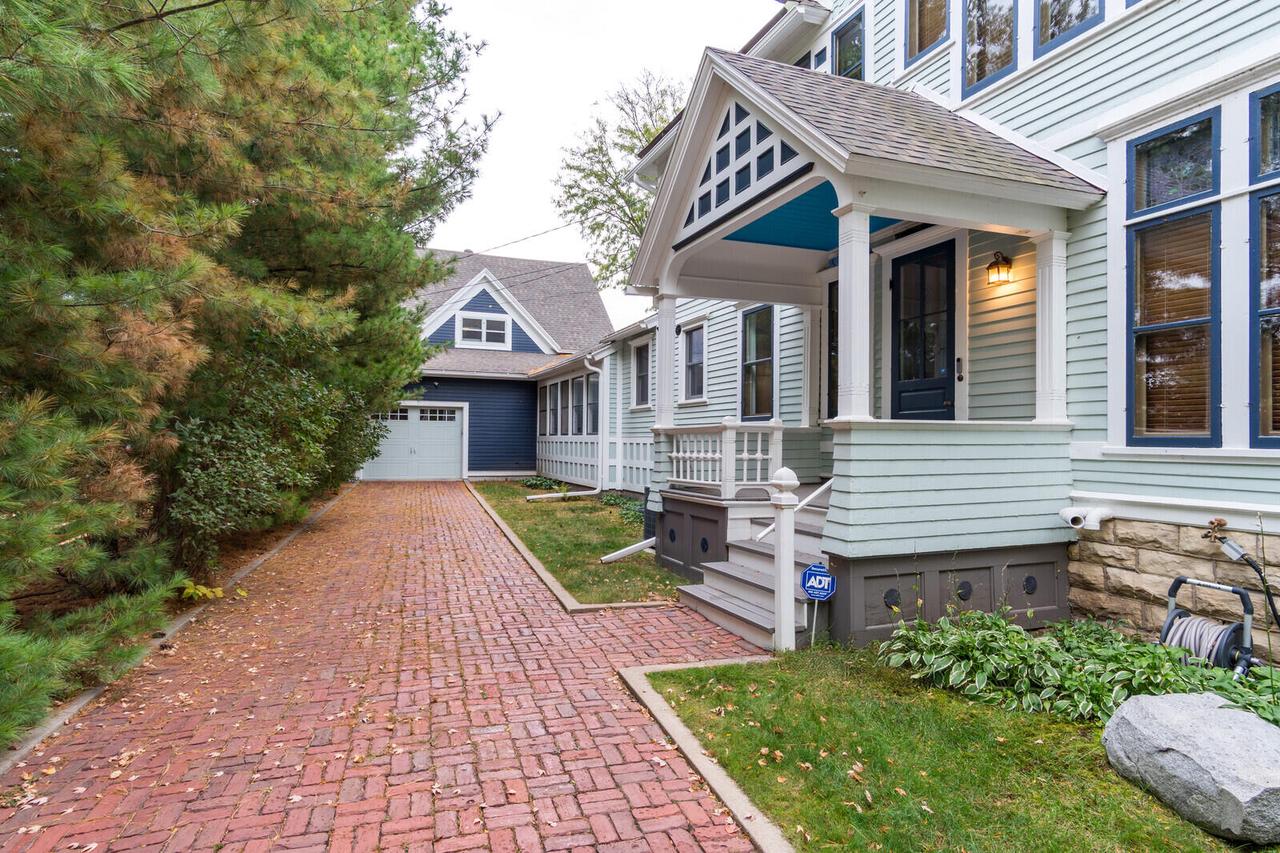 221 10th STREET SOUTH South