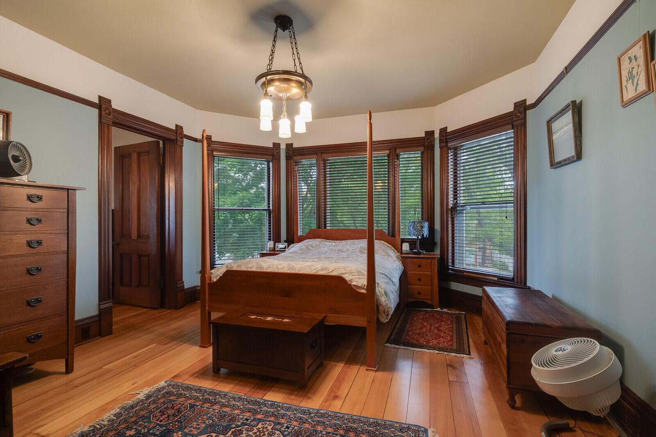 221 10th STREET SOUTH South