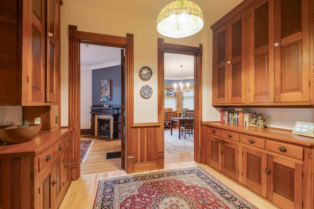 221 10th STREET SOUTH South