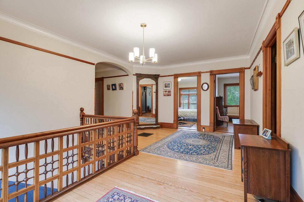 221 10th STREET SOUTH South