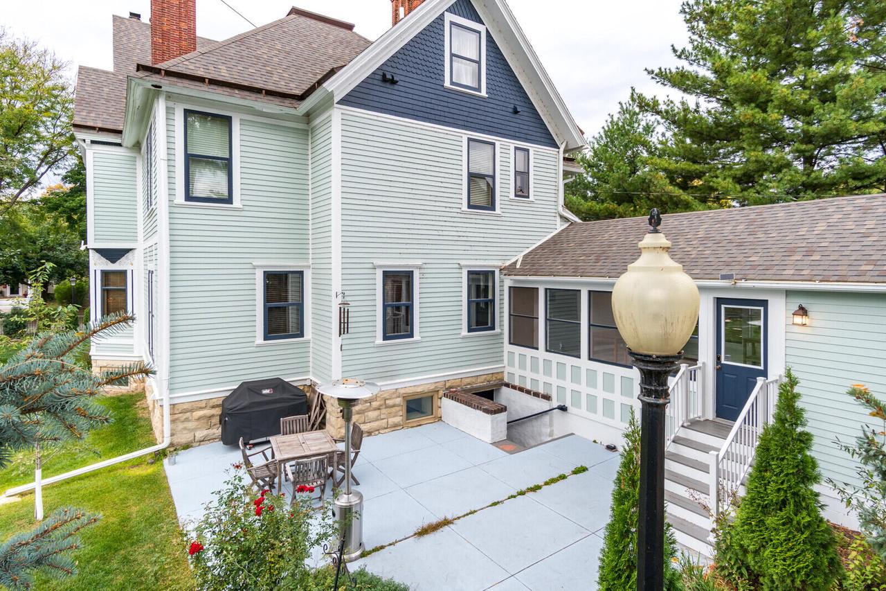 221 10th STREET SOUTH South