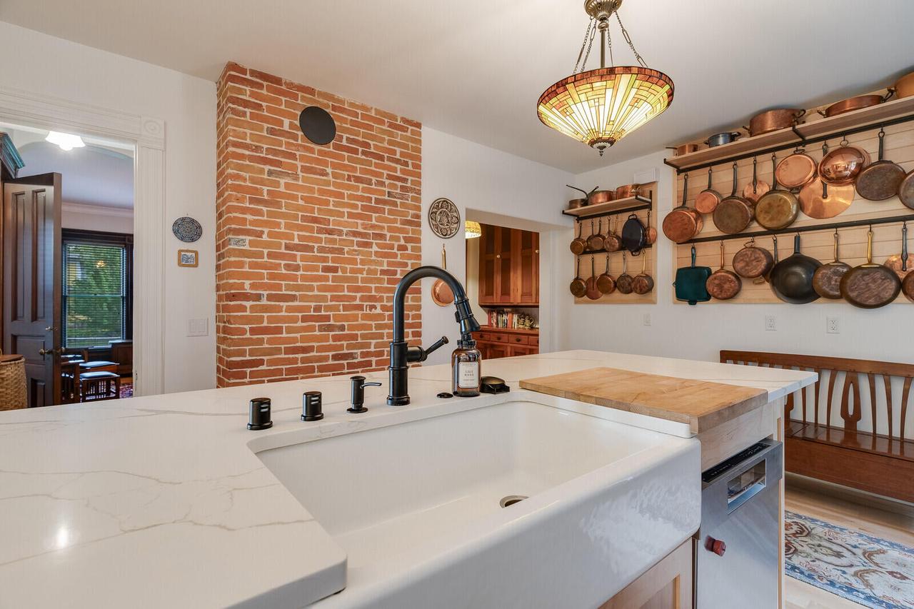 221 10th STREET SOUTH South