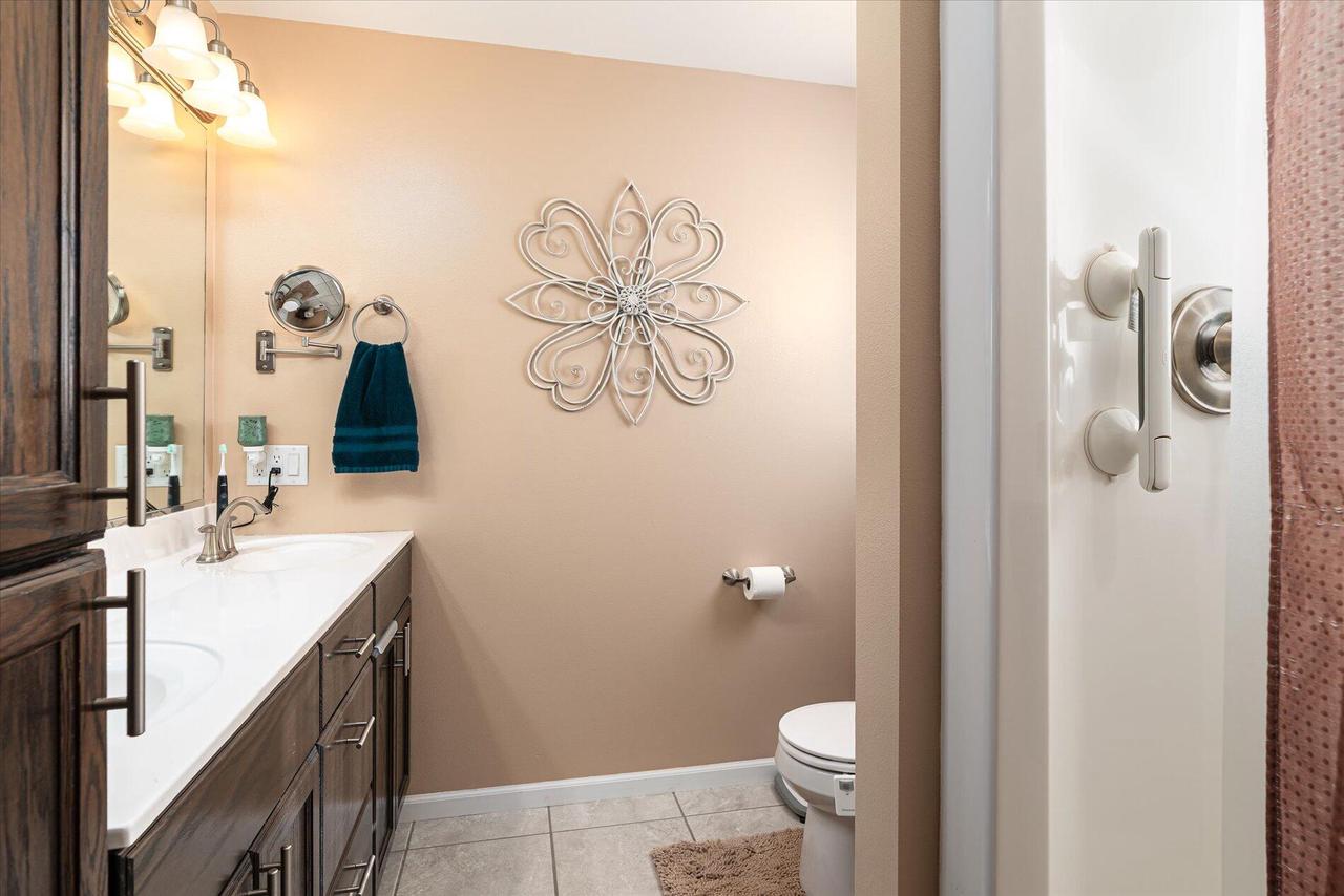 W7579 Castle Heights DRIVE