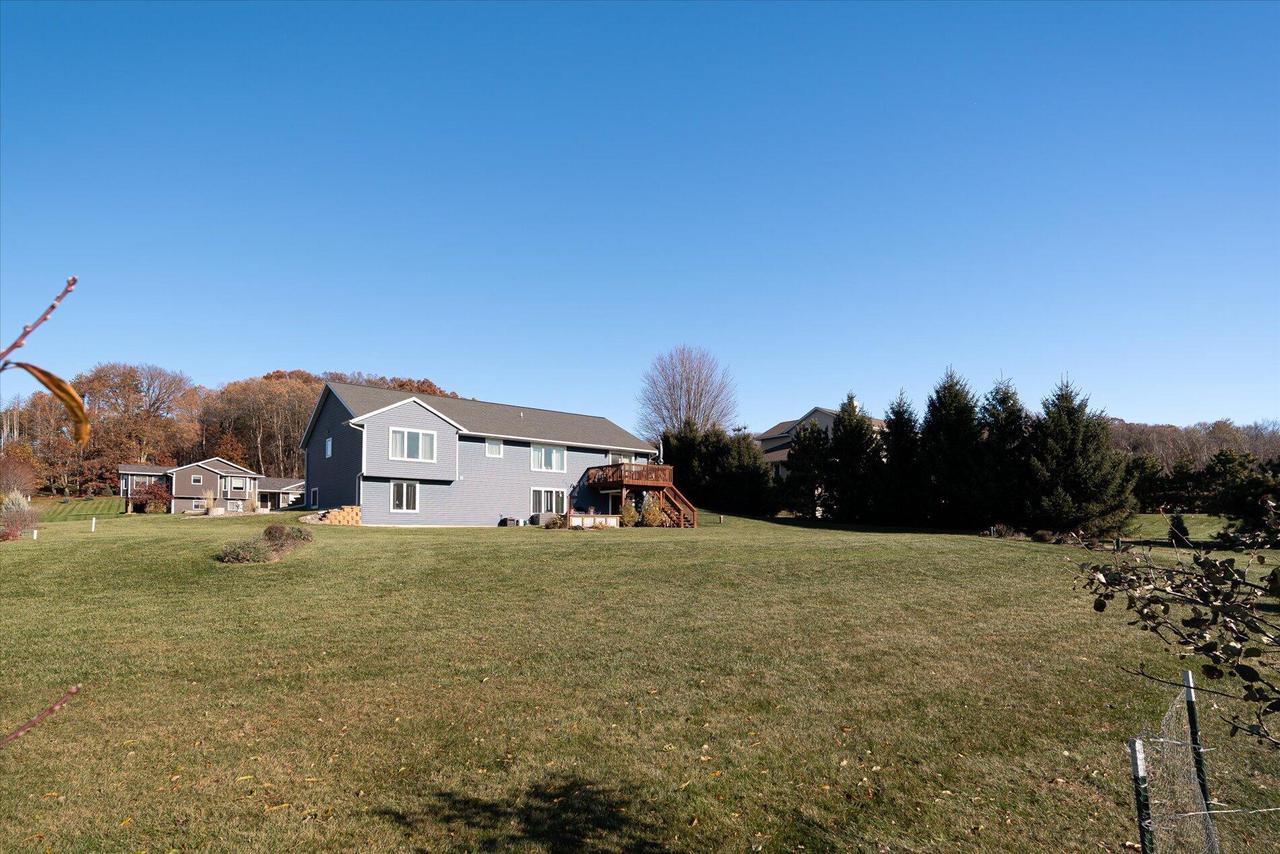 W7579 Castle Heights DRIVE