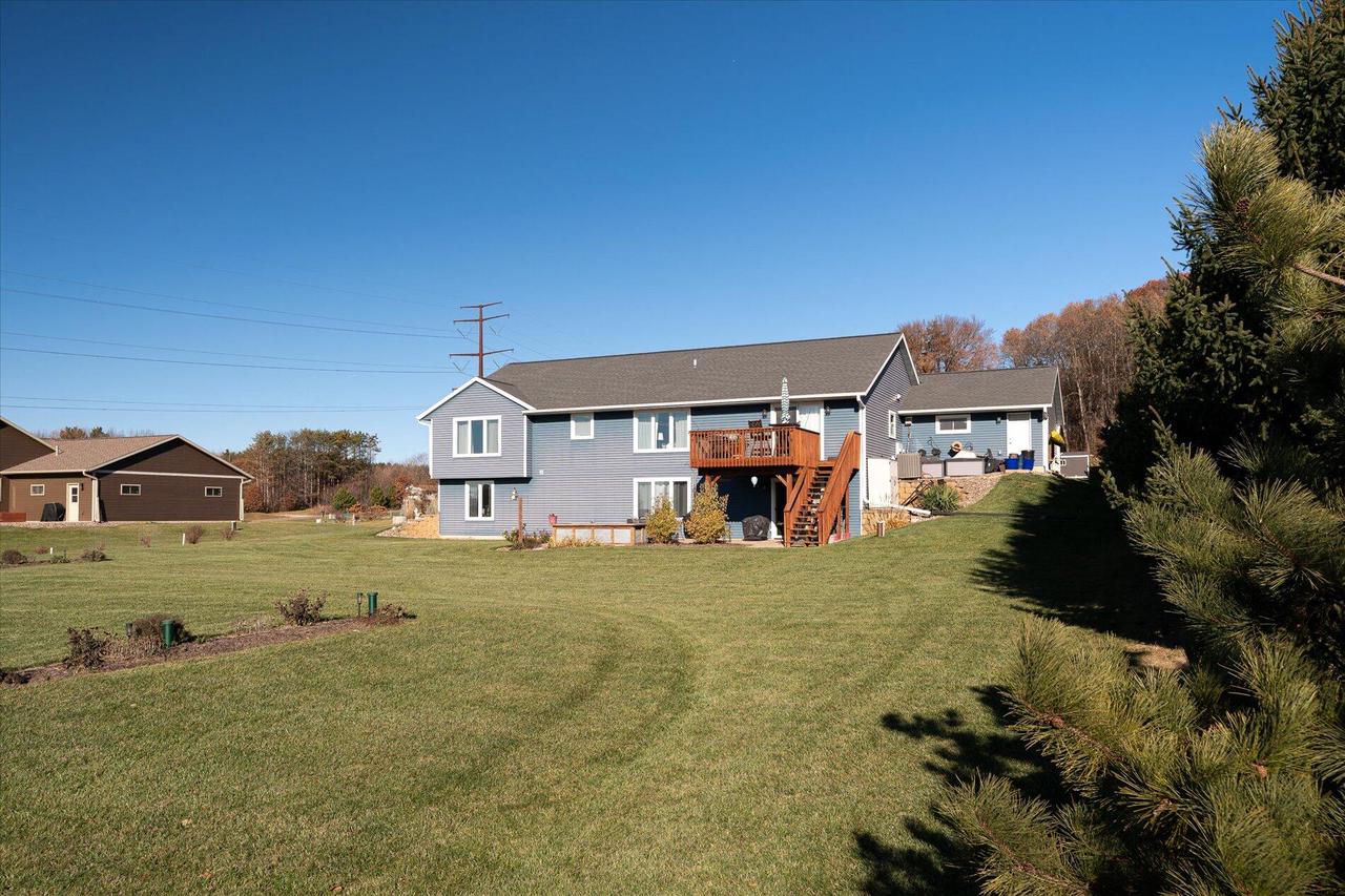 W7579 Castle Heights DRIVE