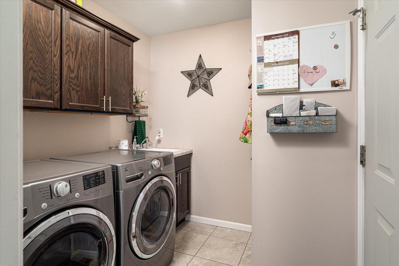 W7579 Castle Heights DRIVE