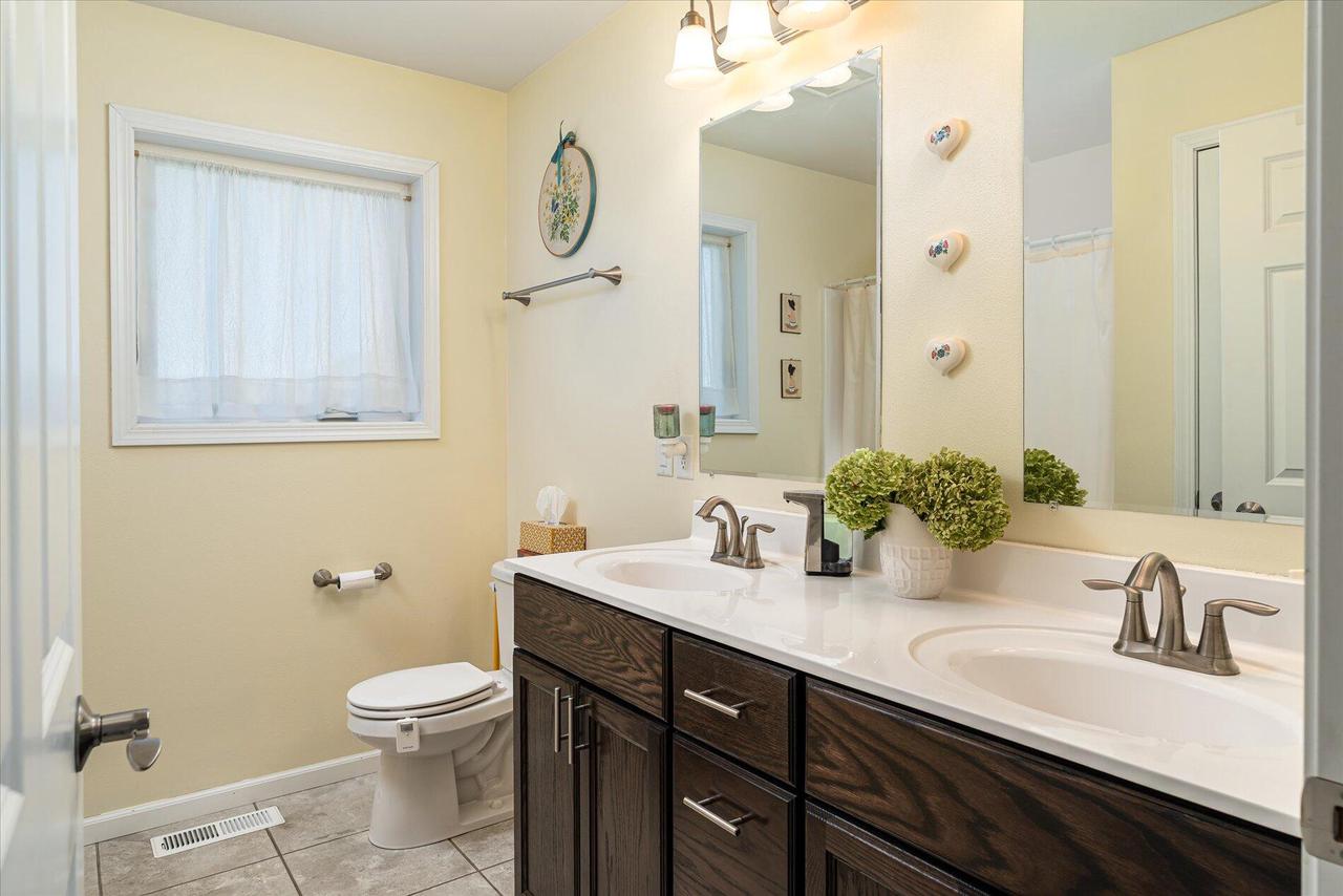 W7579 Castle Heights DRIVE