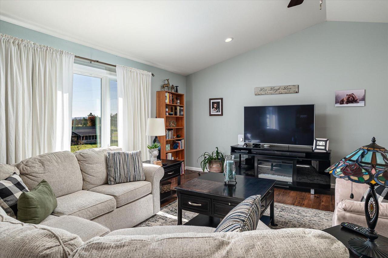 W7579 Castle Heights DRIVE