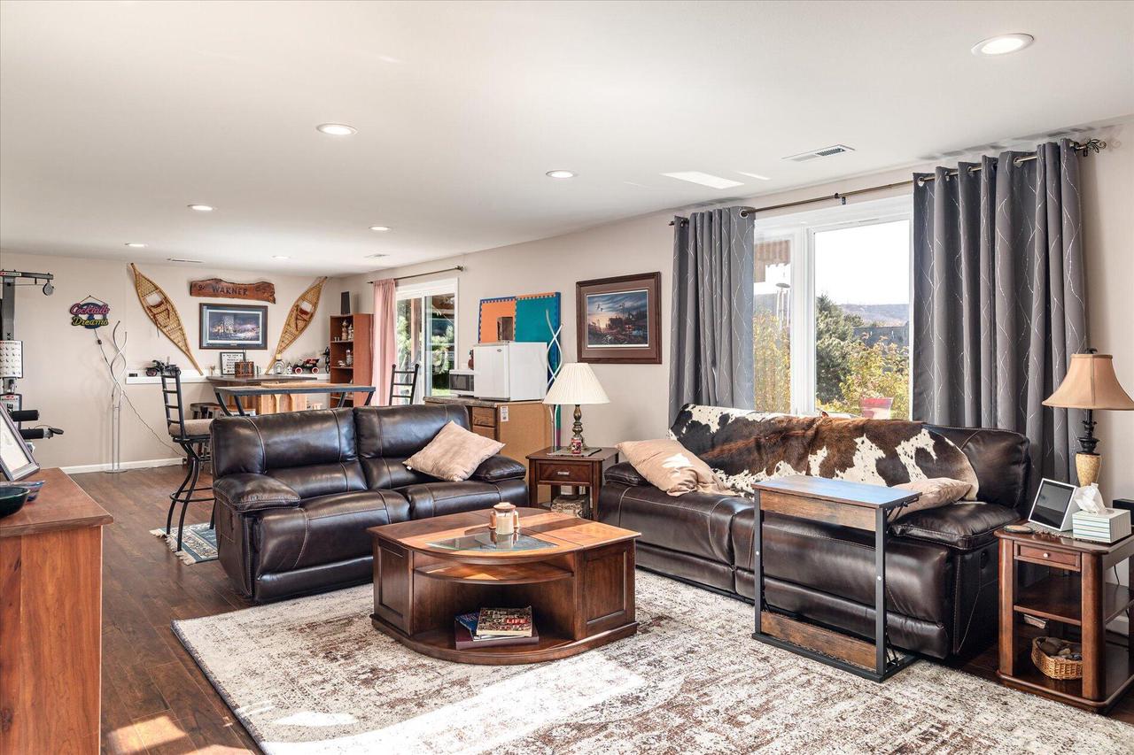 W7579 Castle Heights DRIVE