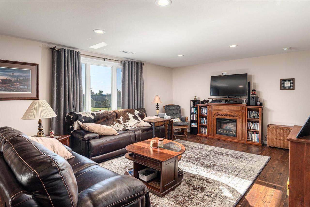 W7579 Castle Heights DRIVE