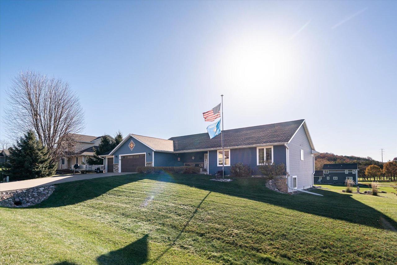 W7579 Castle Heights DRIVE