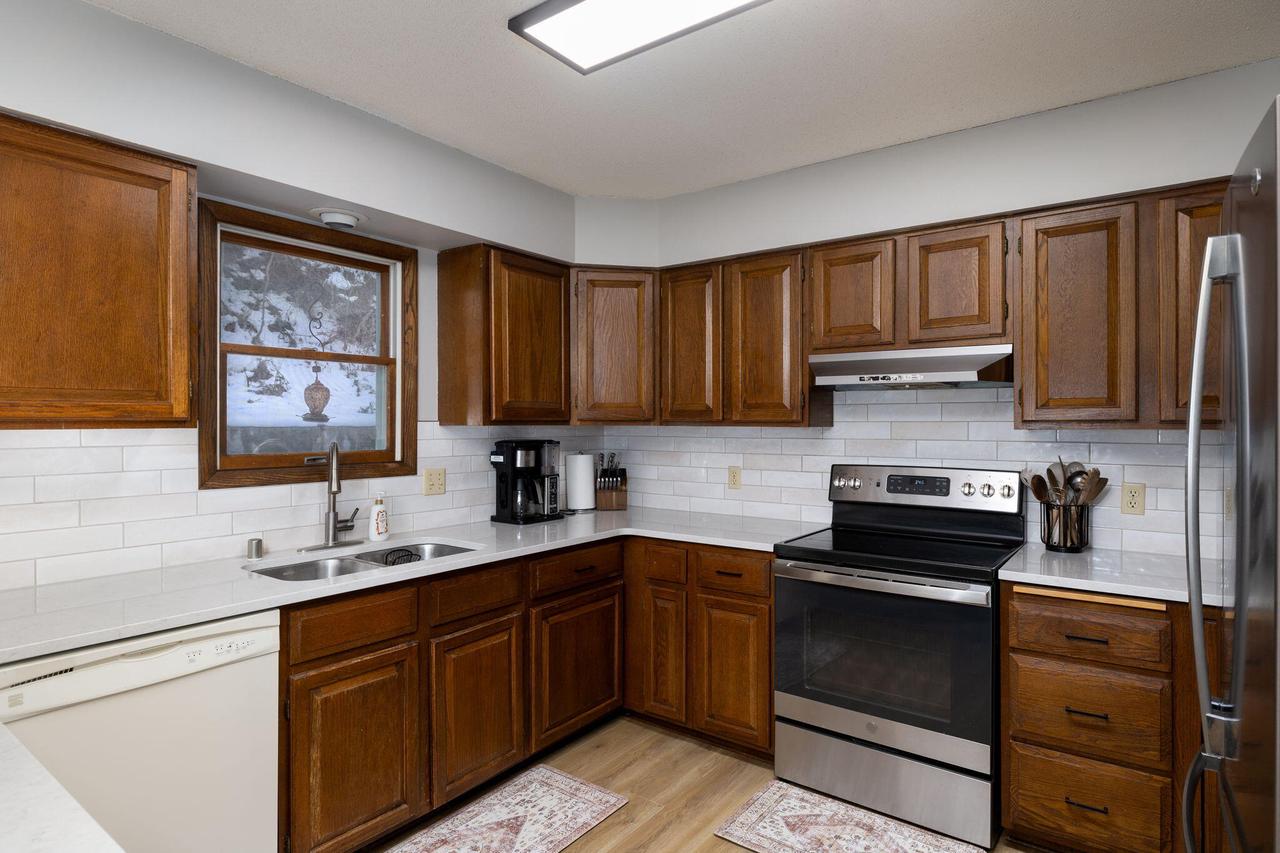 N1463 Red Oaks DRIVE