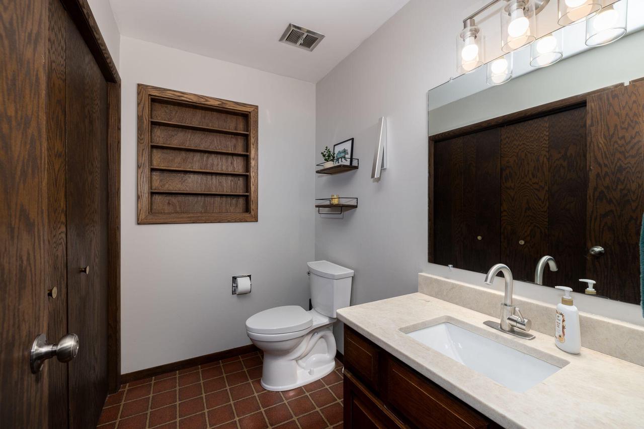 N1463 Red Oaks DRIVE