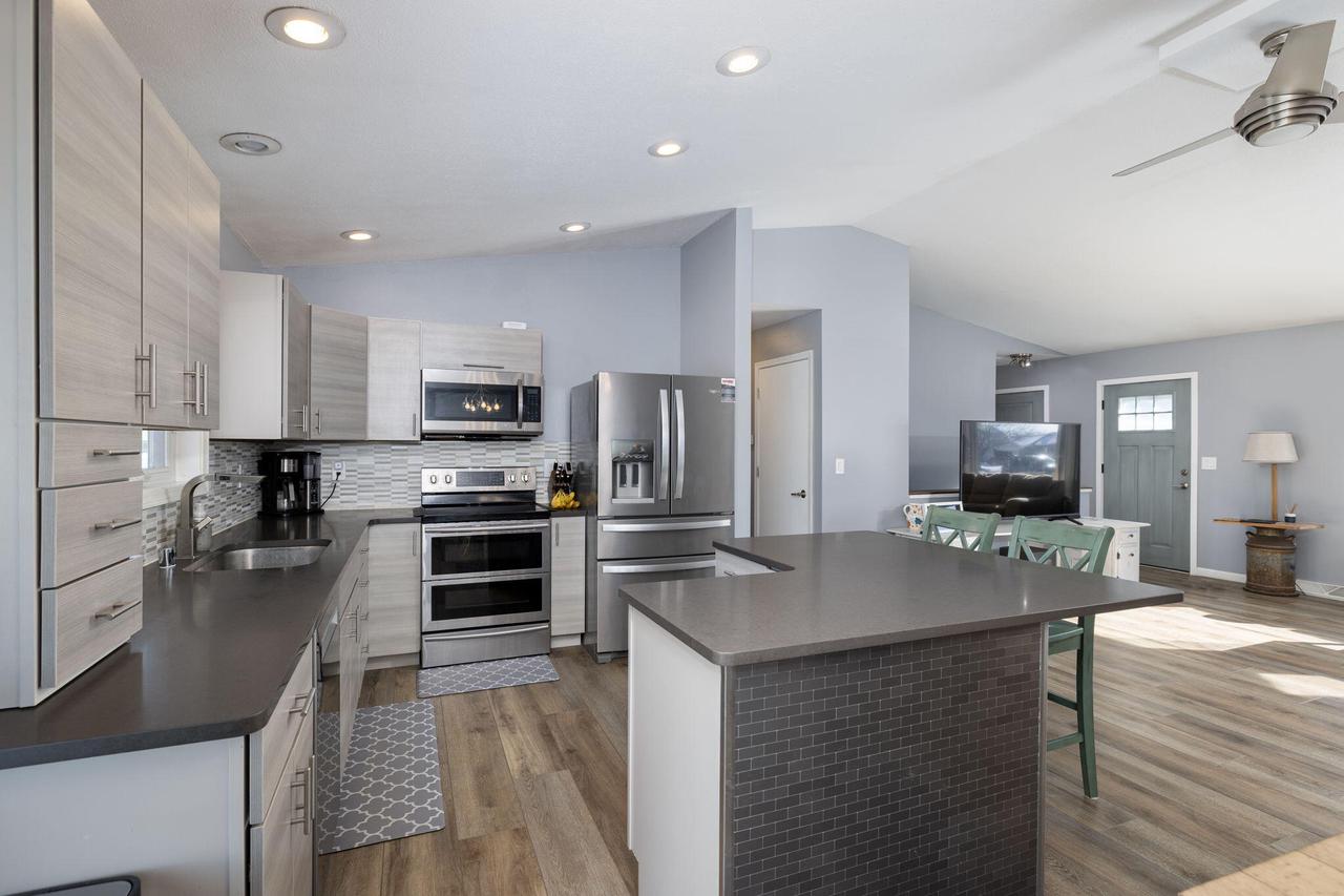 1464 Waterloo AVENUE