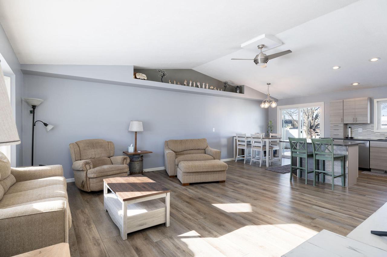 1464 Waterloo AVENUE