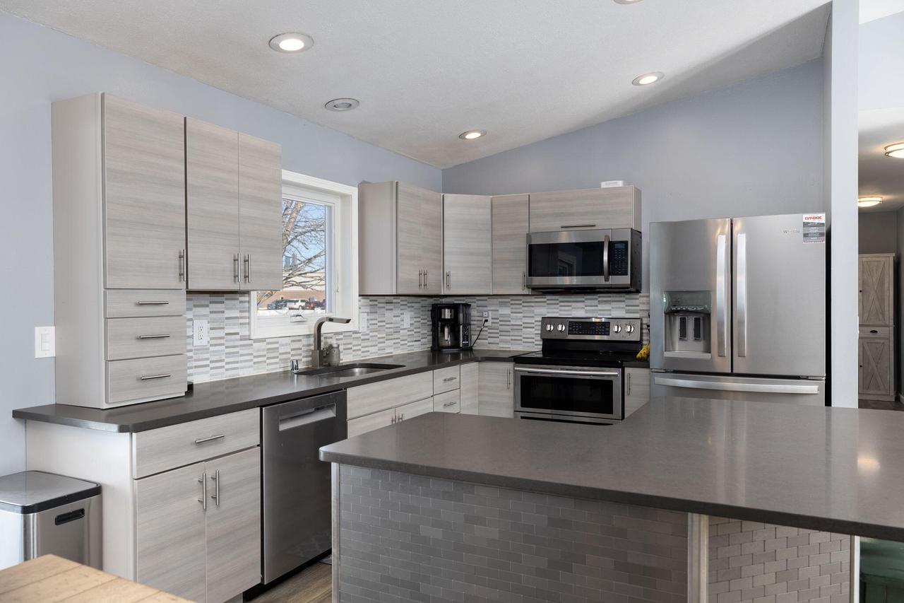 1464 Waterloo AVENUE