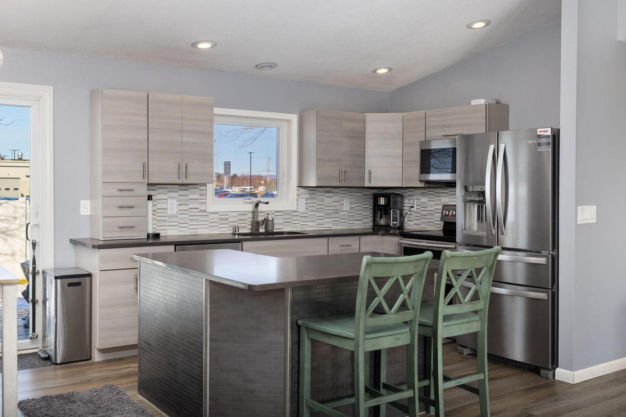 1464 Waterloo AVENUE