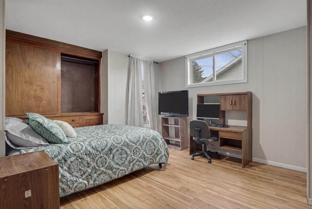 708 Ferry STREET 710