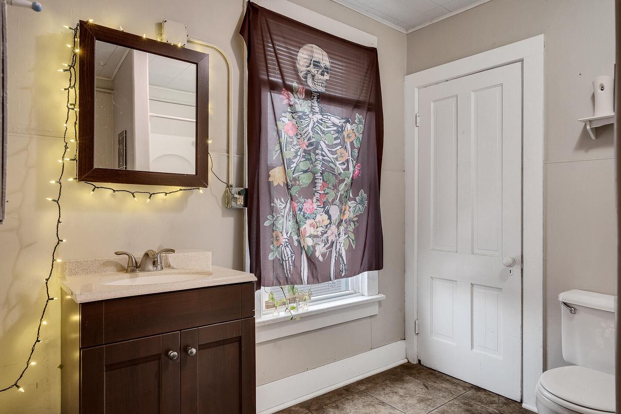 708 Ferry STREET 710