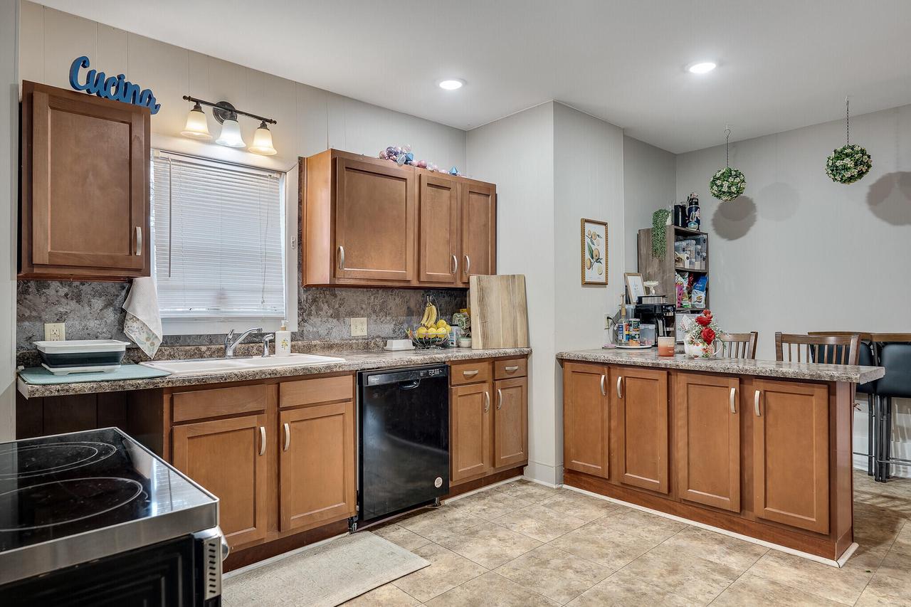 708 Ferry STREET 710