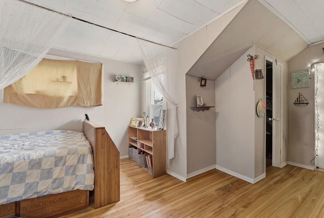 708 Ferry STREET 710