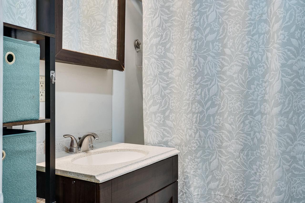 708 Ferry STREET 710