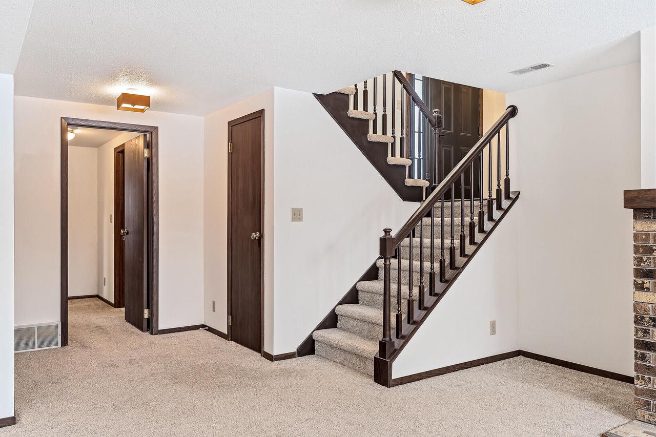 703 Hanson COURT