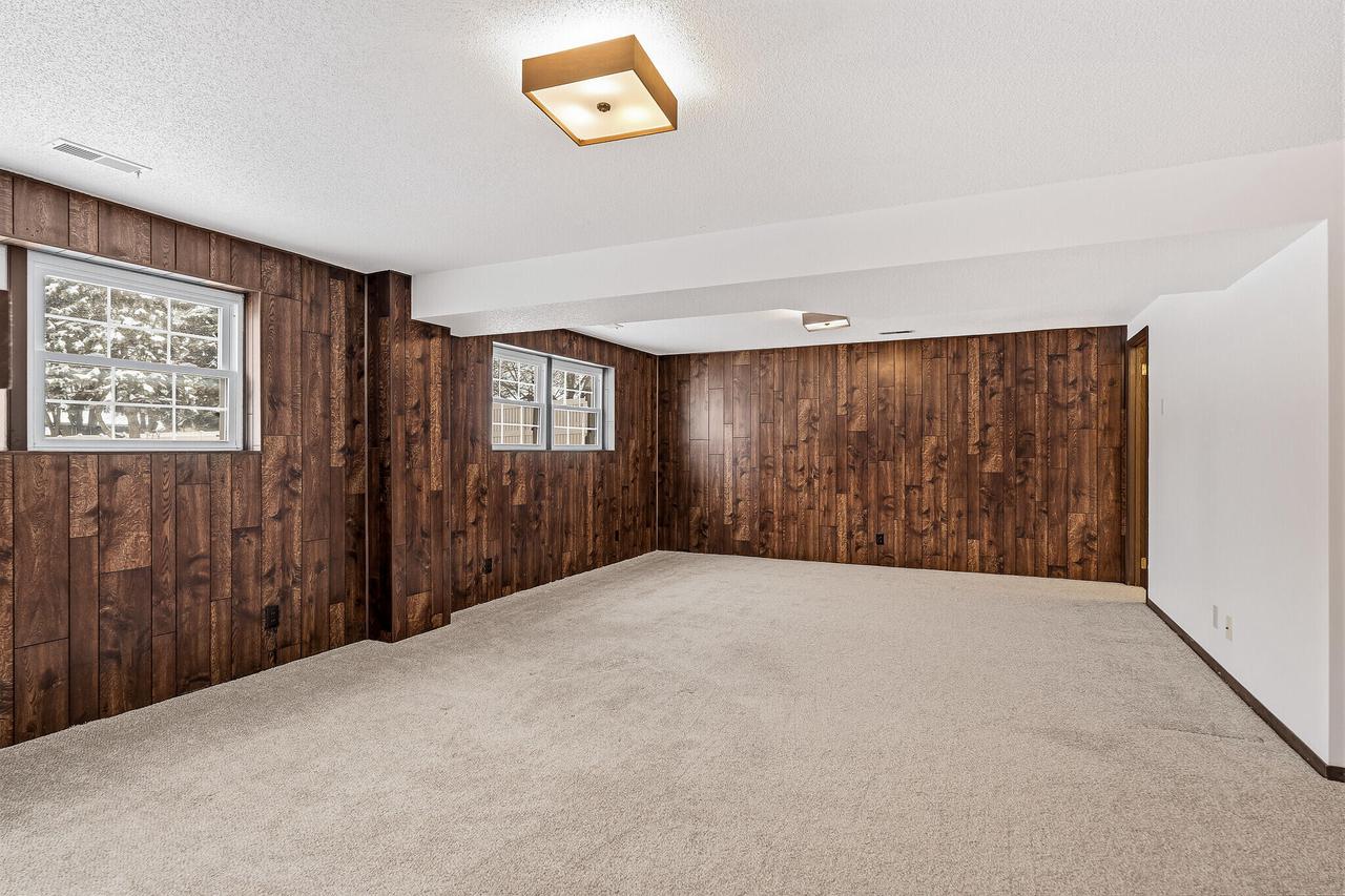 703 Hanson COURT