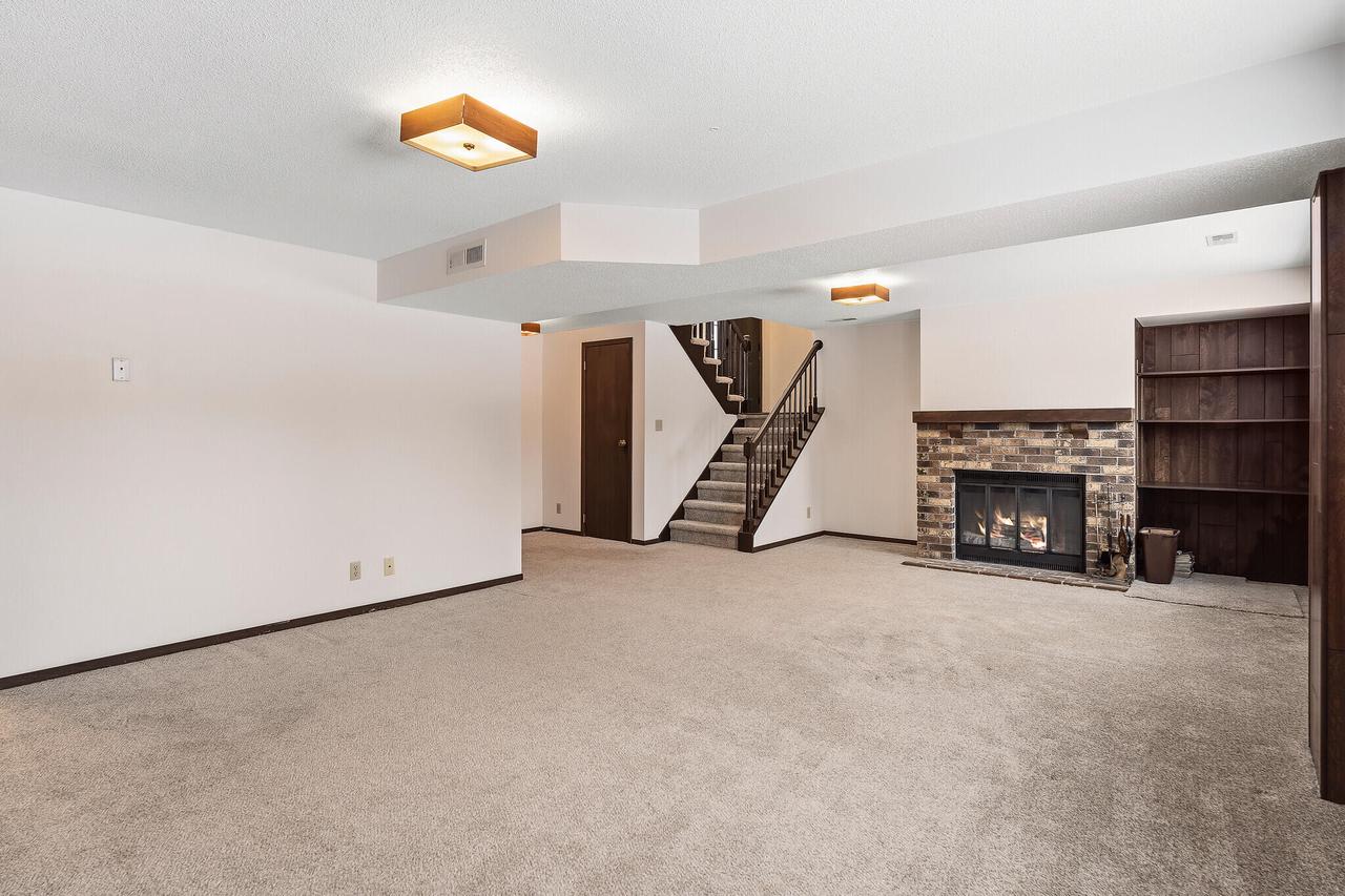 703 Hanson COURT