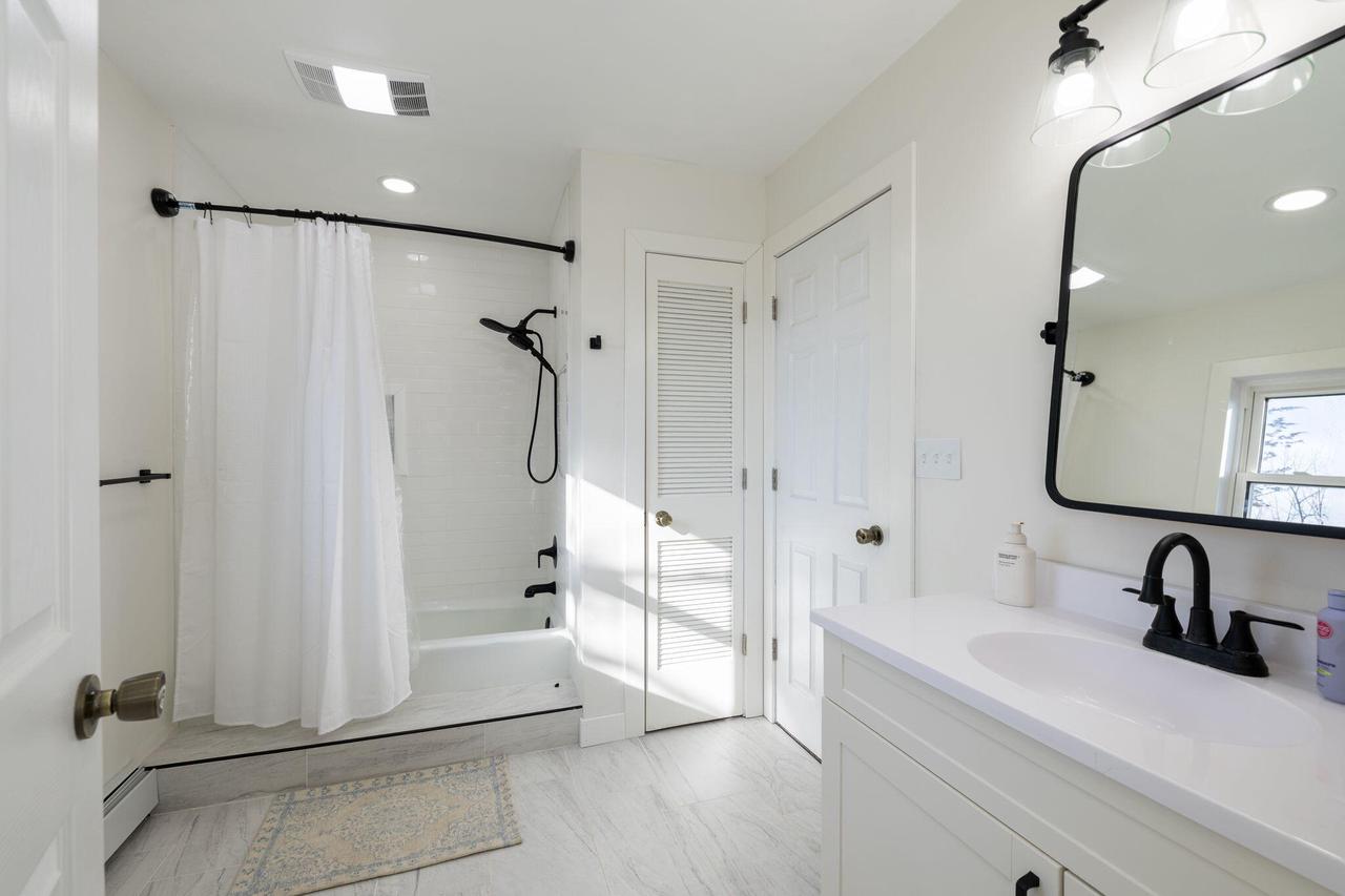 3504 Crown BOULEVARD