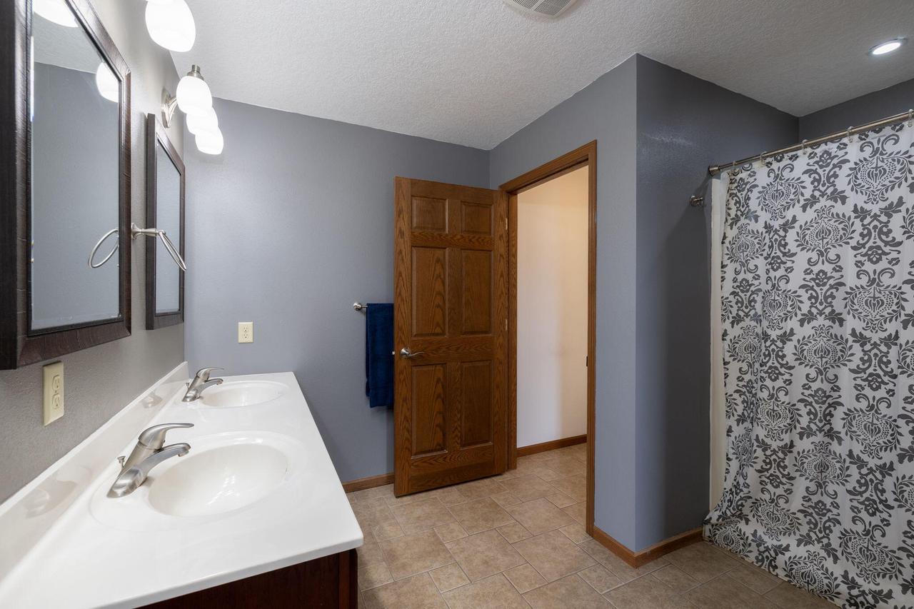 W7945 Vermeer STREET