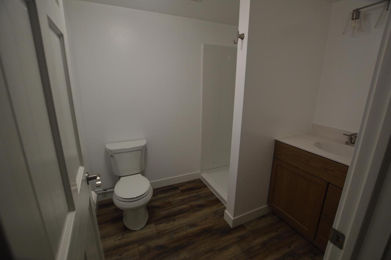 109 Roberts STREET W W