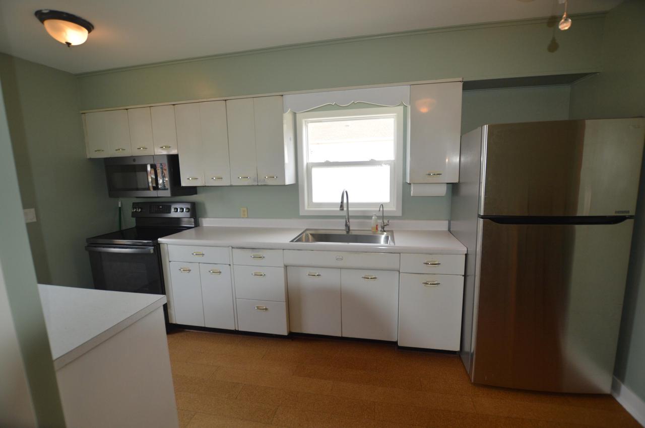 109 Roberts STREET W W