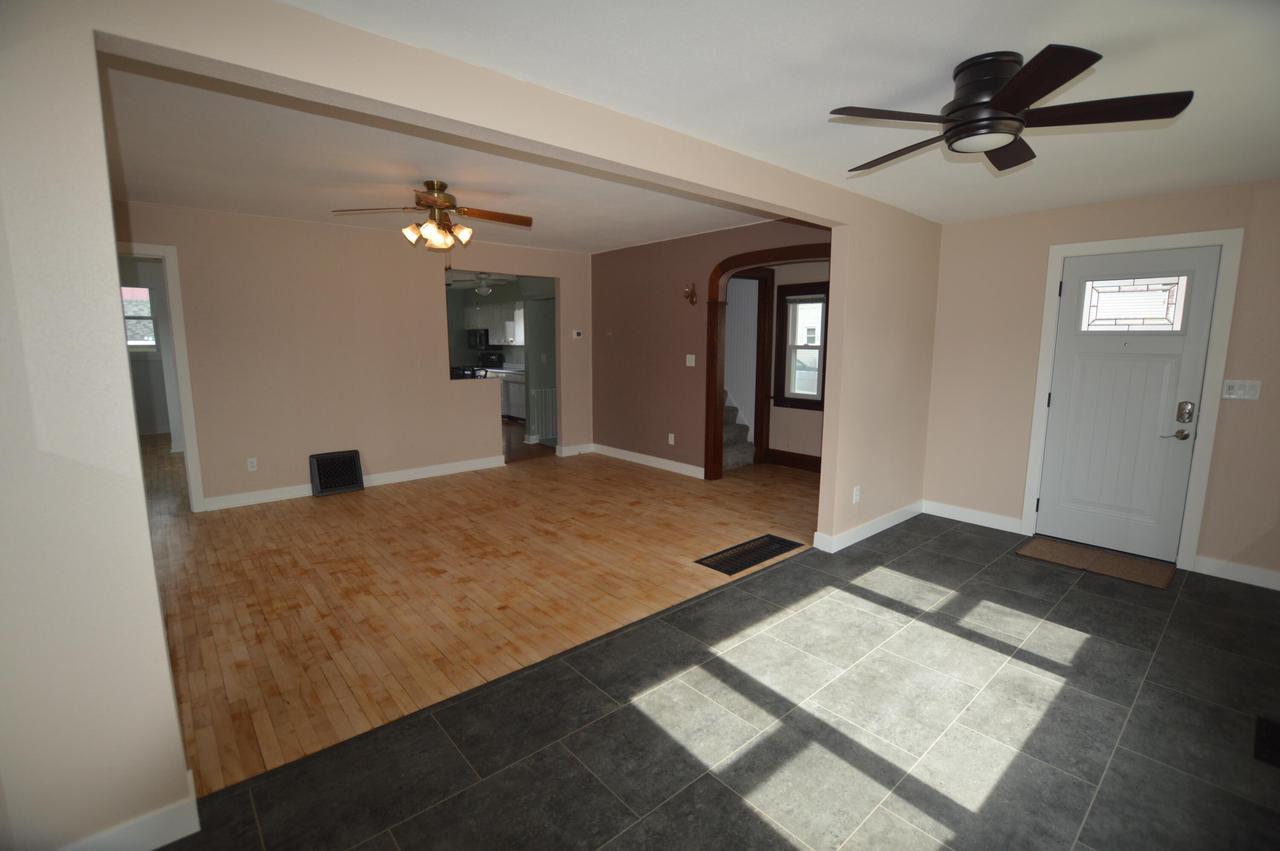 109 Roberts STREET W W