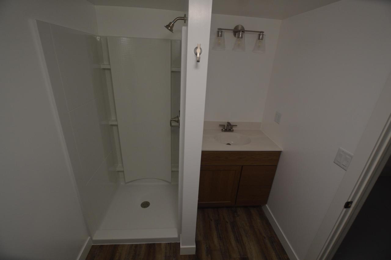 109 Roberts STREET W W