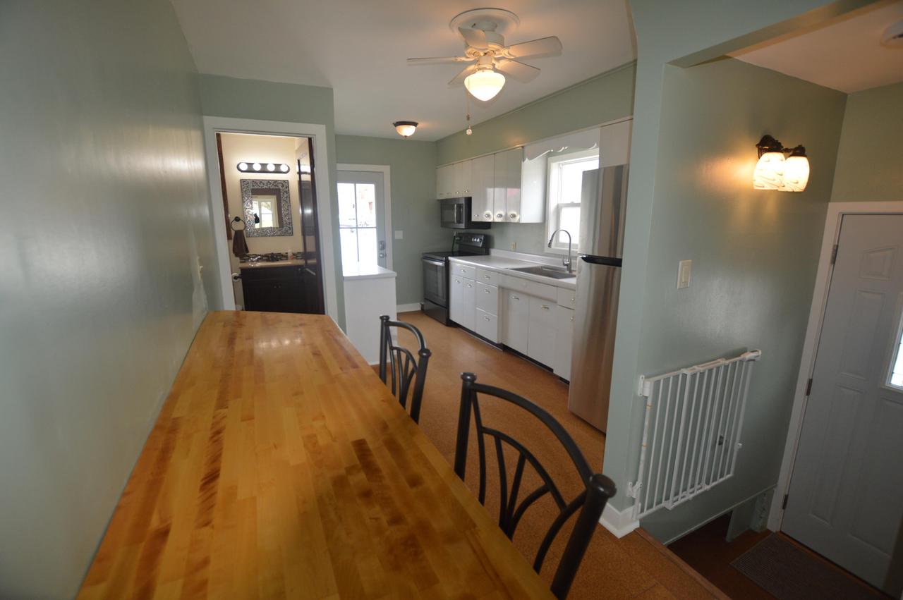 109 Roberts STREET W W