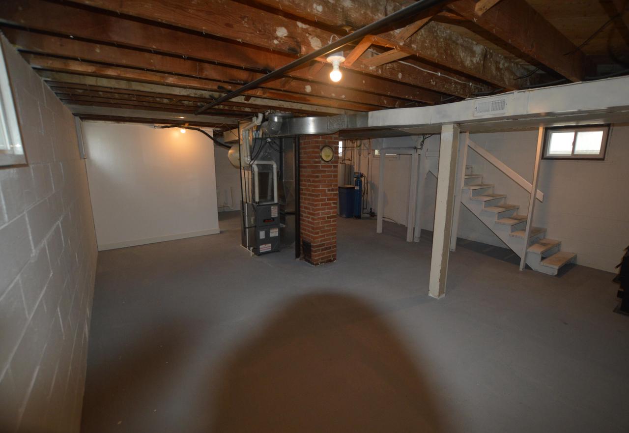 109 Roberts STREET W W