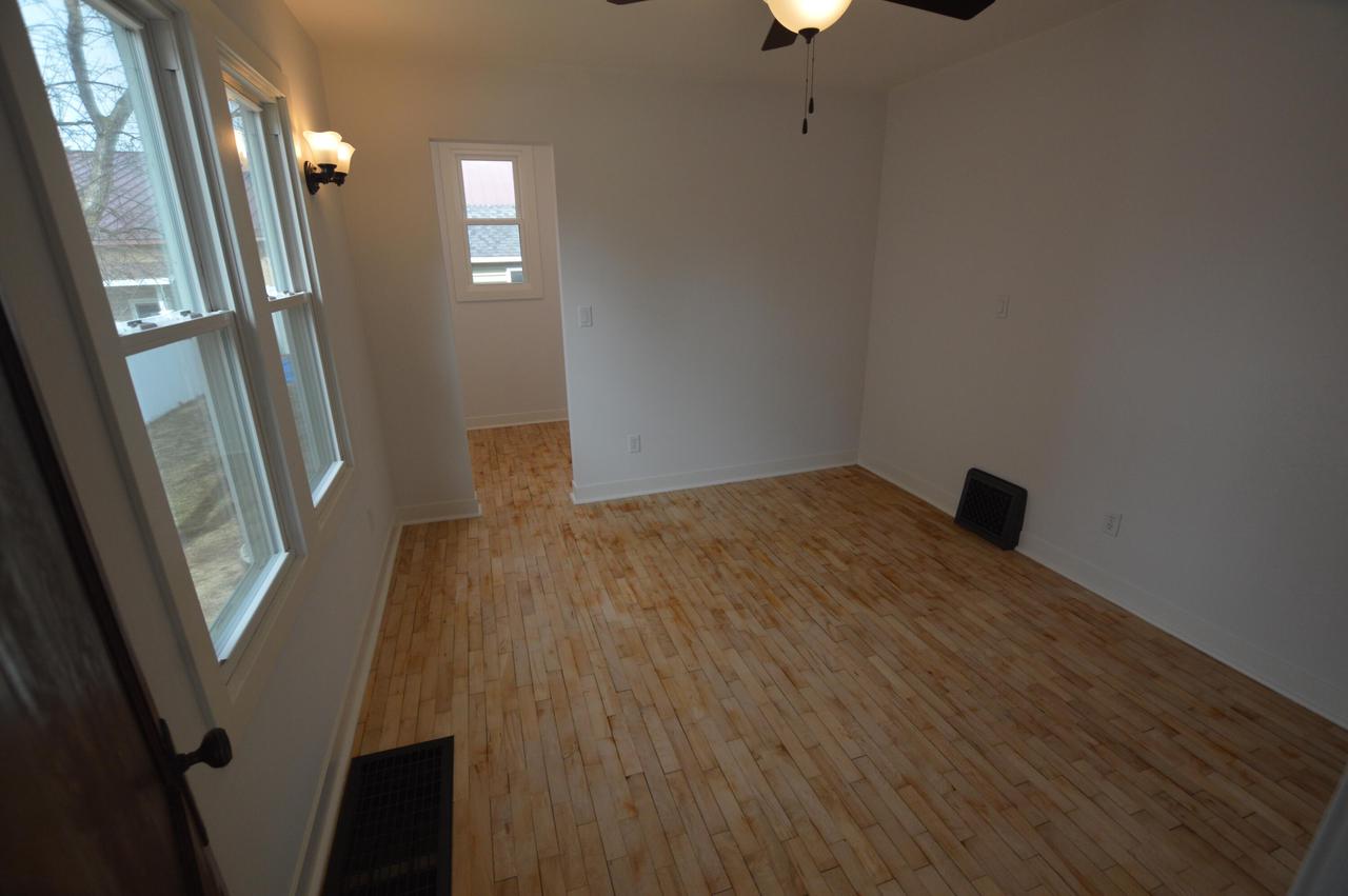 109 Roberts STREET W W