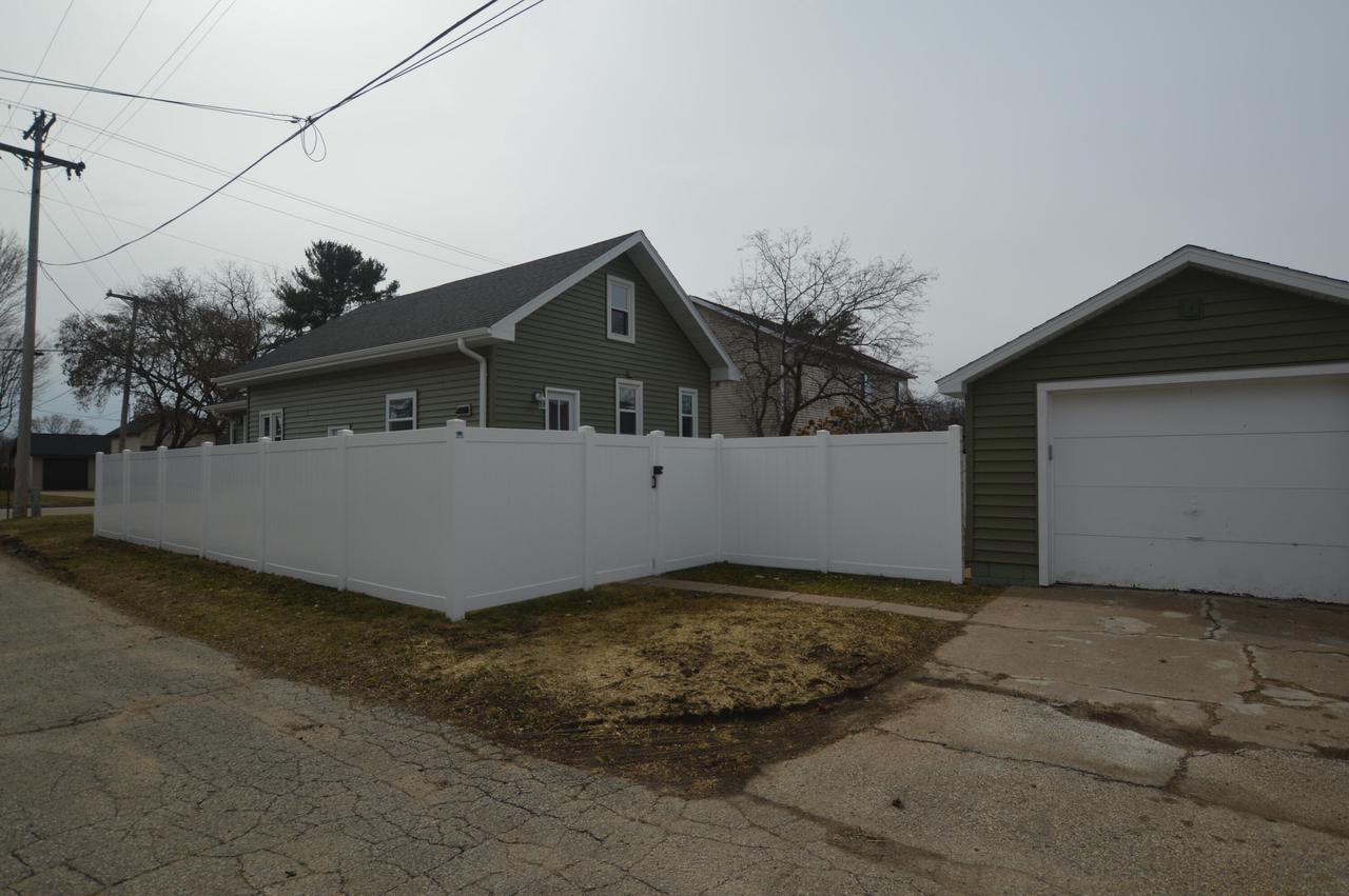 109 Roberts STREET W W