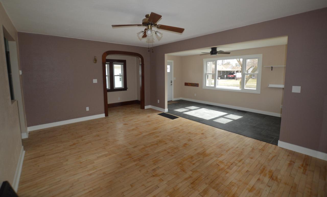 109 Roberts STREET W W